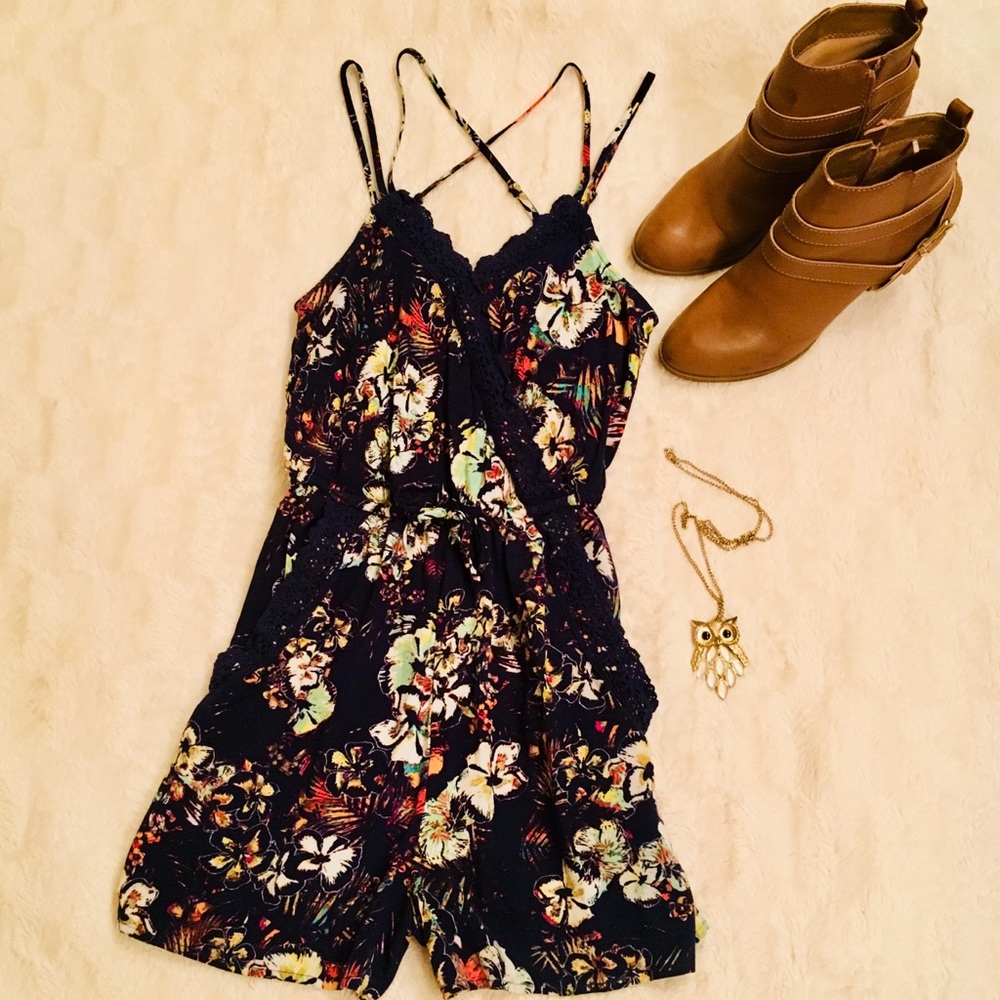 Floral Print Navy Blue Romper 🌺